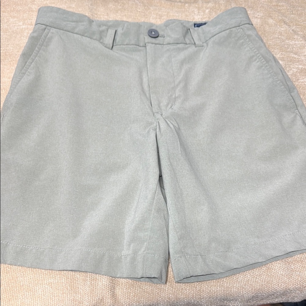 Vineyard Vines Performance Gray Flat Front Shorts… - image 1